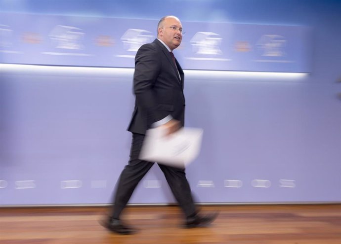 El portavoz del PP en el Congreso, Miguel Tellado, a su salida de una rueda de prensa posterior a la Junta de portavoces, en el Congreso de los Diputados, a 25 de junio de 2024, en Madrid (España).