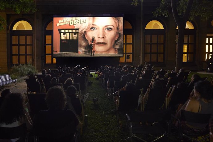 Cine de Verano en el Jardín de Sabatini del Museo Reina Sofía.