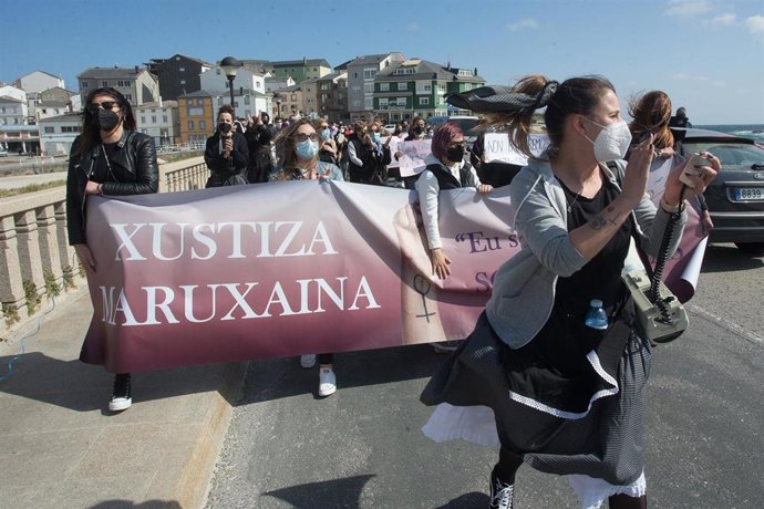 Archivo - Varias mujeres participan en una manifestación en apoyo a las 87 mujeres que en 2019 fueron grabadas sin autorización, a 4 de abriil de 2021, en San Cibrao, Lugo, Galicia (España). Esta manifestación busca dar su apoyo a las 87 mujeres que f