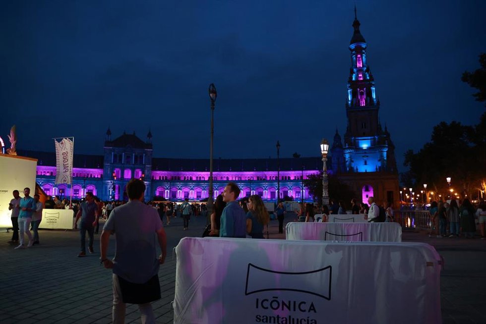 Ambiente en el concierto de la cantante Aitana en Icónica Santalucía Sevilla Fest.