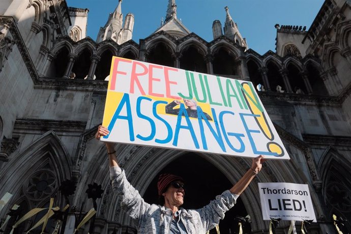 Archivo - Concentración de apoyo a Julian Assange en Londres