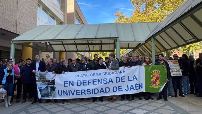 Archivo - Imagen de la cabecera de una concentración convocada por la Plataforma Ciudadana en defensa de la UJA/Archivo