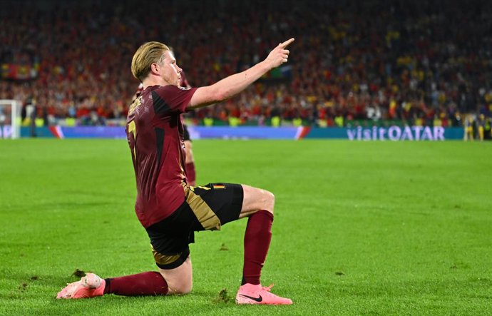 22 June 2024, North Rhine-Westphalia, Cologne: Belgium's Kevin De Bruyne celebrates after scoring their side's second goal during the UEFA Euro 2024 Group E soccer match between Belgium and Romania at Cologne Stadium. Photo: Marius Becker/dpa