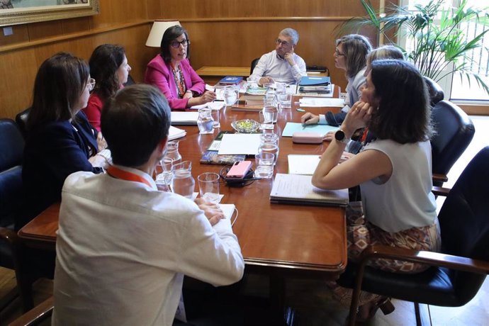 Reunión de la consejera de Transición Ecológica, Industria y Desarrollo Económico, Nieves Roqueñí, con el secretario de Estado de MedioAmbiente, el asturiano Hugo Morán.