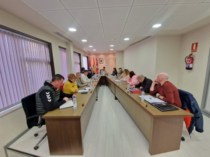 Zaratán (Valladolid) aprueba una línea de ayudas para la adquisición de material escolar. Imagen del pleno municipal.