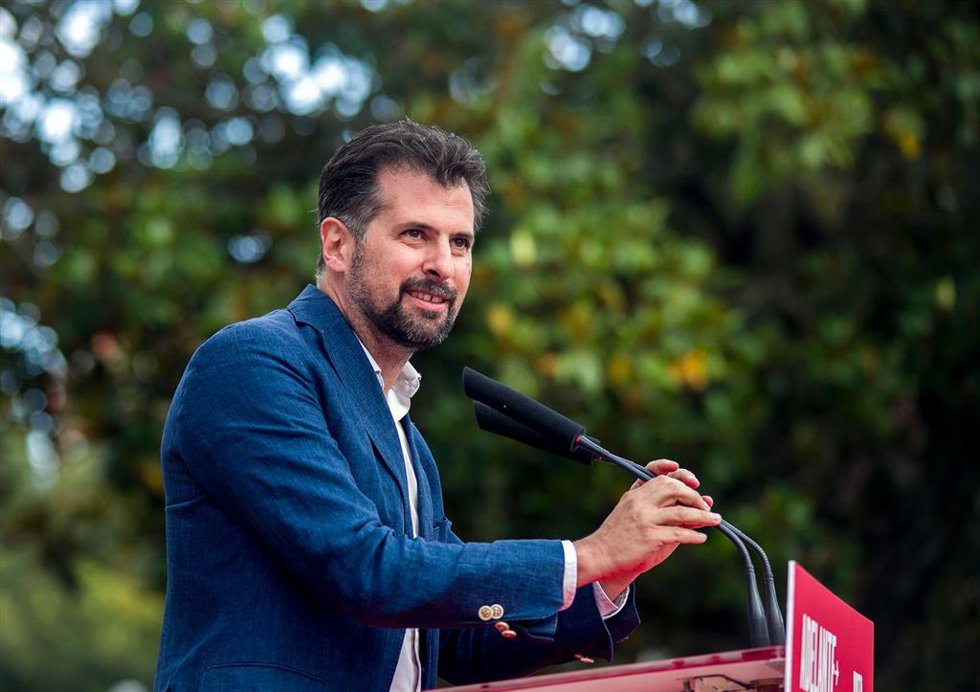 Archivo - El secretario regional del PSOE en Castilla y León, Luis Tudanca, participa en un acto de campaña, en el parque Félix Rodríguez de la Fuente, a 12 de julio de 2023, en Burgos, Castilla y León (España). 