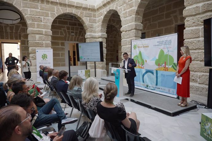 El presidente de la Diputación de Jaén y del Fondo Andaluz de Municipios para la Solidaridad Internacional (Famsi), Paco Reyes, durante su intervención.