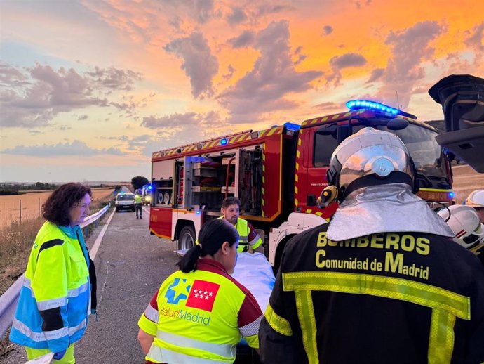 Accidente en Torres de la Alameda. Atienden a los heridos servicios del SUMMA112 y Bomberos de la Comunidad de Madrid