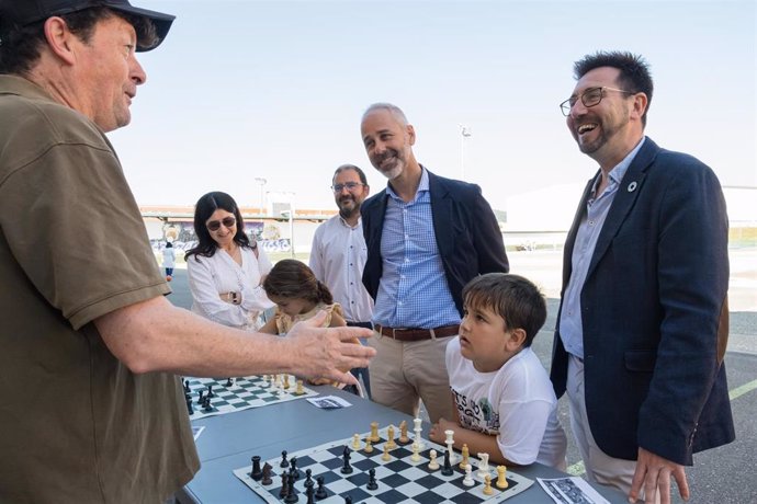 El Consejero De Educación, Sergio Silva, Visita El CEIP Pedro Del Hoyo