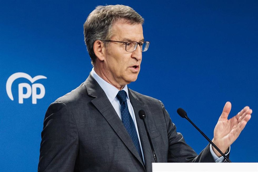El presidente del Partido Popular, Alberto Núñez Feijóo, durante una rueda de prensa, en la sede del PP, a 25 de junio de 2024, en Madrid (España). El PP y PSOE han alcanzado un acuerdo, en presencia de la vicepresidenta de la Comisión Europea Vera Jour