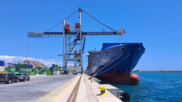El Puerto de Alicante estrena línea semanal de mercancías con Turquía con trayectos de cuatro días del Grupo JSV