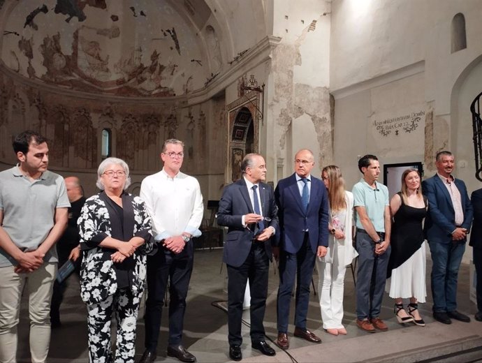 Foto de familia de los miembros del Gobierno local de Talavera de la Reina durante la rueda de prensa de balance de su primer año.