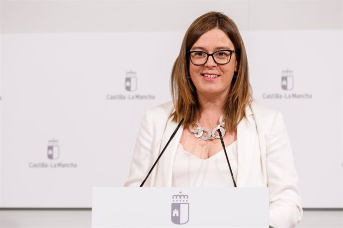 La Consejera Portavoz Del Gobierno De Castilla-La Mancha, Esther Padilla.