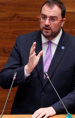 Archivo - Imagen de archivo del presidente del Principado de Asturias, Adrián Barbón