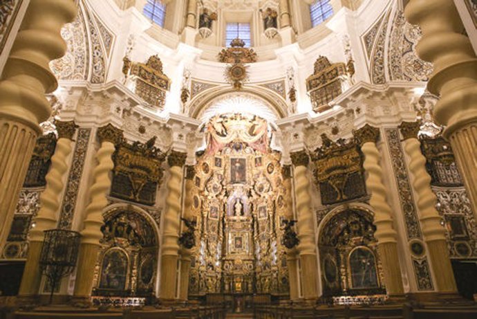 Interior del conjunto monumental de San Luis de los Franceses.