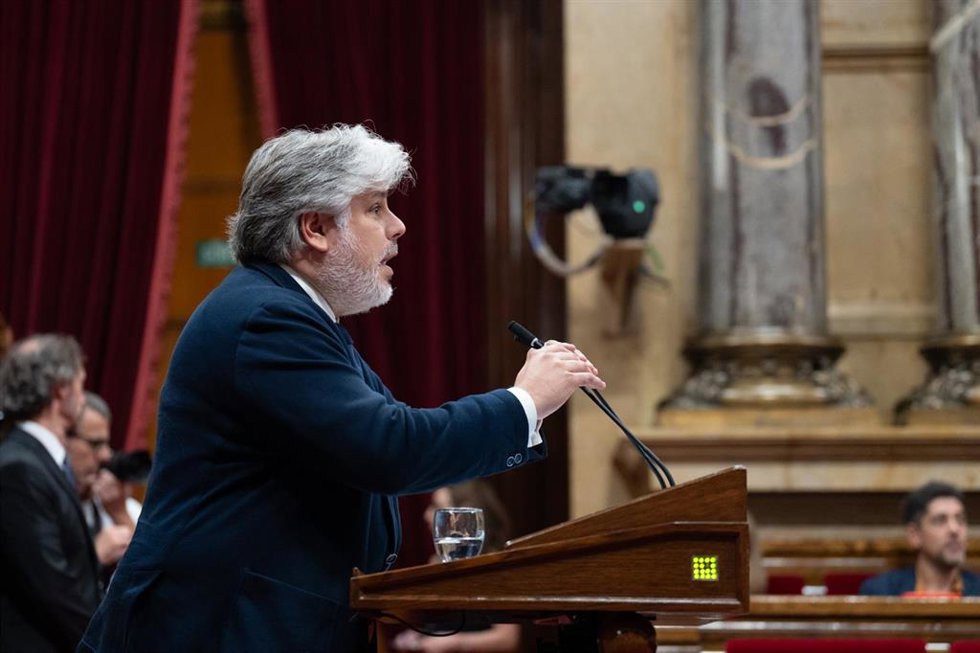 El presidente de Junts en el Parlament, Albert Batet, interviene durante el  pleno del Parlament para comunicar la imposibilidad de proponer un candidato a la Presidencia de la Generalitat, en el Parlament, a 26 de junio de 2024, en Barcelona, Catalunya