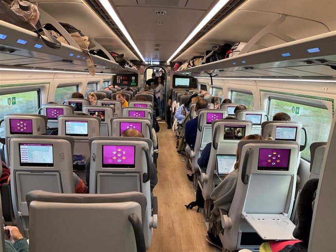 Archivo - Nuevos trenes de Renfe para la línea de AVE entre Asturias y Madrid.