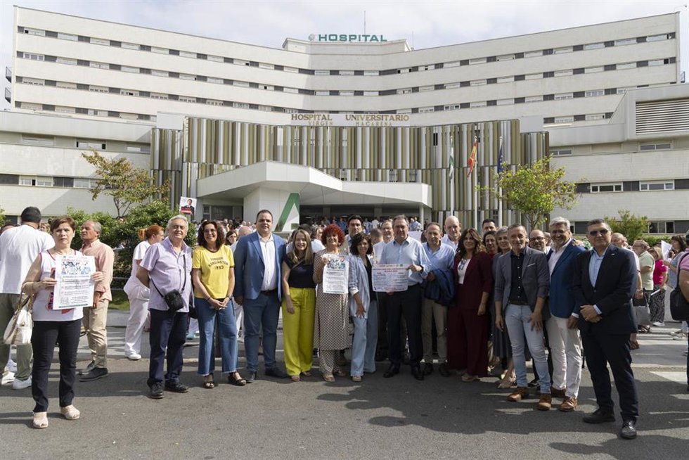 El PSOE andaluz en la protesta en el marco de la huelga de tres horas en la sanidad pública andaluza.