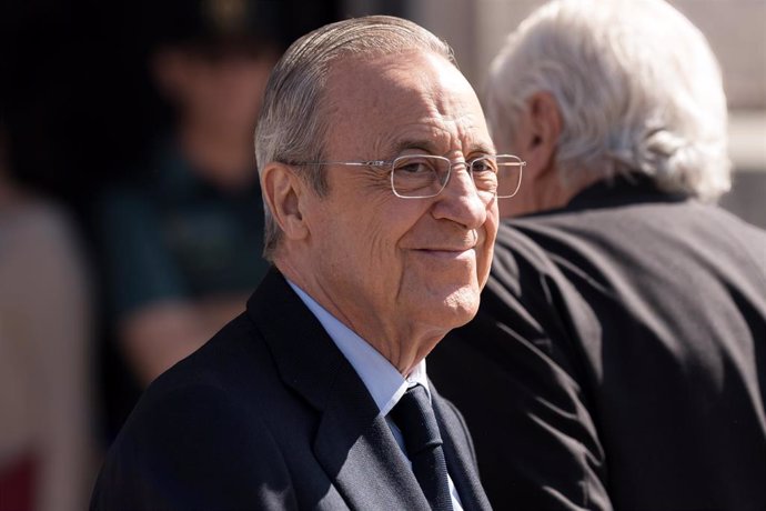 El presidente del Real Madrid, Florentino Pérez, a su llegada a la recepción por parte de la Comunidad de Madrid a los jugadores, técnicos y equipo directivo del Real Madrid de Baloncesto, en la Real Casa de Correos, en Madrid (España).