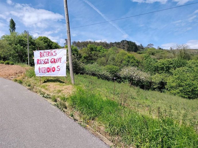 Pancarta contra la instalación de baterías de almacenamiento eléctrico.