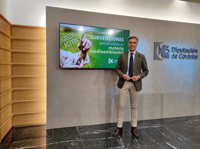 El vicepresidente primero de la Diputación de Córdoba y delegado de Infraestructuras, Sostenibilidad y Agricultura, Andrés Lorite, en rueda de prensa.