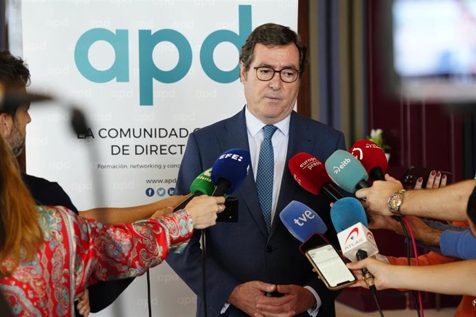 El presidente de la CEOE,  Antonio Garamendi en el Club Marítimo del Abra