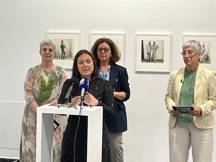 El CDIS acoge la exposición La alegría de vivir, una colección de 43 fotos del maliense Malick Sidibé