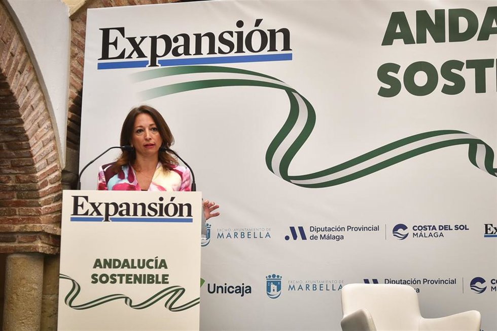 La presidenta del PP de Málaga, Patricia Navarro, interviene en un foro sobre economía sostenible en Marbella.