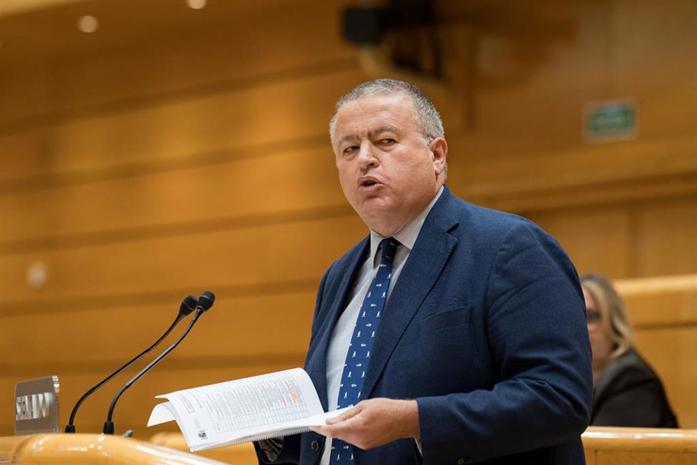 Archivo - El senador del PP, Francisco Bernabé Pérez, durante una sesión plenaria, en el Senado, a 14 de mayo de 2024, en Madrid (España).  La Ley de Amnistía da hoy su último paso en el Senado, cuando el PP hará valer su mayoría absoluta en la Cámara p