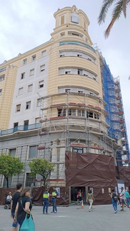 Edificio de Fundación Cajasol que se rehabilitará para convertirse en un hotel de cuatro estrellas en el centro de Jerez.