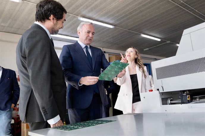 El presidente del Gobierno de Aragón, Jorge Azcón, visita las instalaciones de Ibernex en Plaza.