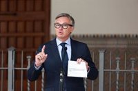 Gavira reprocha a Moreno aludir "al dinero que le falta" cuando deja "sin ejecutar" y "capas de maquillaje" a problemas