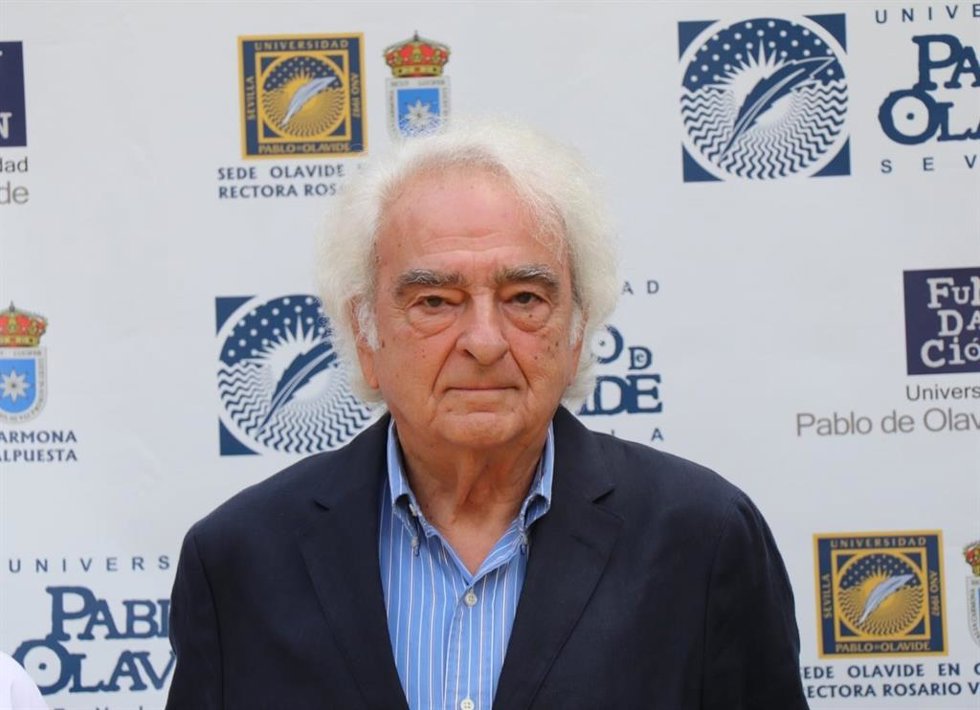 El flamencólogo José María Velázquez Gaztelu en los cursos de verano de la Universidad Pablo de Olavide en Carmona (Sevilla)