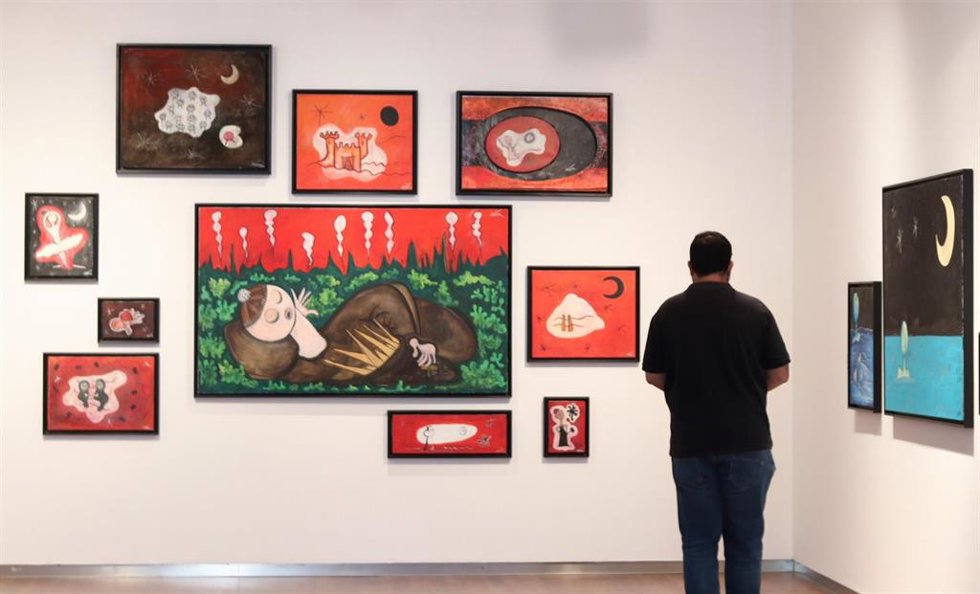 El Centro Cultural Fundación Unicaja de Antequera inaugura la nueva exposición del artista Xavier, El cazador furtivo de las estrellas.