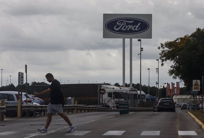 Un trabajador en la fábrica de Ford