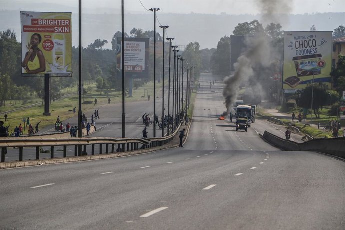 June 25, 2024, Nakuru, Kenya: Vehicles drive past a bonfire on the main Nairobi- Nakuru highway during the nationwide demonstrations against proposed taxes in the Finance Bill 2024 in Nakuru Town. Several people have been reported dead and many injured 