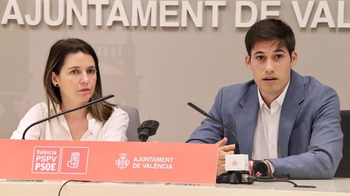 Borja Sanjuán i maría Pérez en roda de premsa