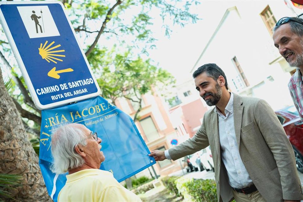 Presentación de las nuevas señales del Camino de Santiago desde Almería.