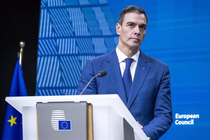 Archivo - El presidente del Gobierno de España, Pedro Sánchez, durante una rueda de prensa conjunta, tras el Consejo Europeo, a 15 de diciembre de 2023, en Bruselas, (Bélgica).