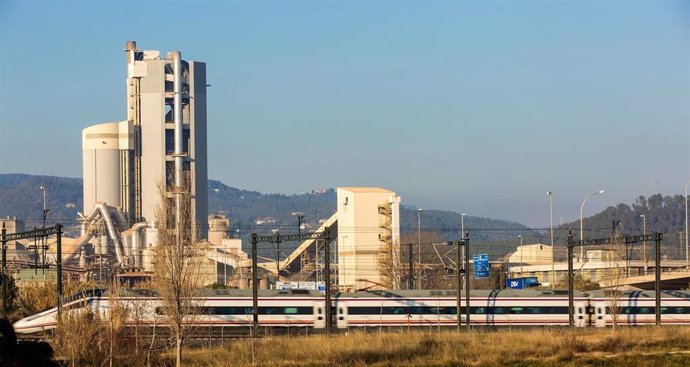 Archivo - Planta de Cementos Molins.