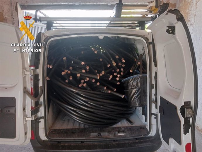 La Guardia Civil de Salamanca detiene a tres hombres por el robo de 485 kilos de cableado de cobre.