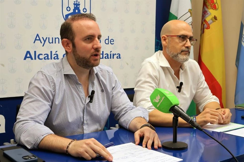 Los delegados de Hábitat Urbano, David Delgado, y de Educación, Pablo Chain.
