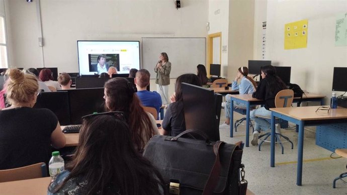 Uno de los talleres 'Sin cuidados, no hay vida' sobre corresponsabilidad que imparte la Diputación de Cádiz.