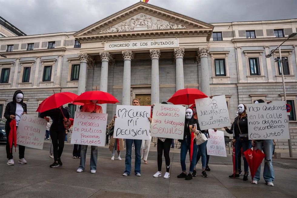 Archivo - Varias personas durante la concentración contra la abolición de la prostitución, frente al Congreso de los Diputados, a 21 de mayo de 2024, en Madrid (España).
