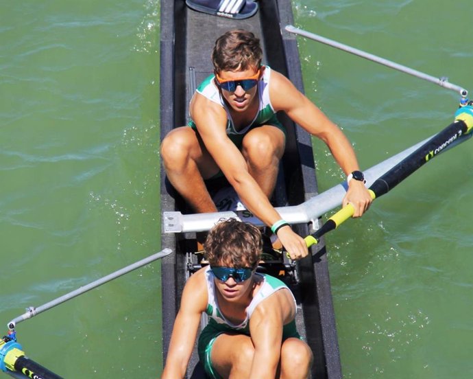 Los remeros tomareños en el Campeonato de España de Remo Olímpico celebrado en Sevilla.