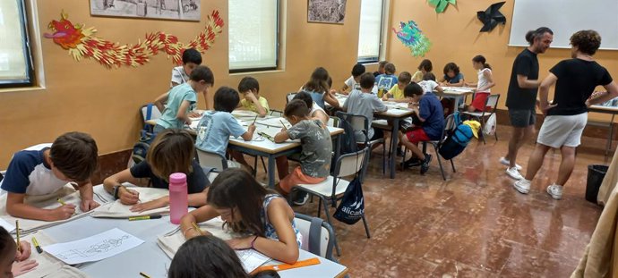 Tallers didctics i activitats per als més xicotets protagonitzen l'Escola d'Estiu del MARQ