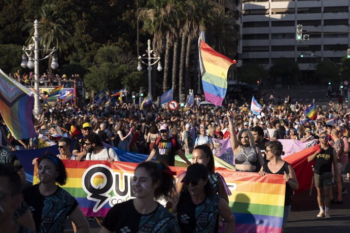 Archivo - Arxiu- Centenars de persones durant la manifestació de l'Orgull LGTBI+, a 24 de juny del 2023.