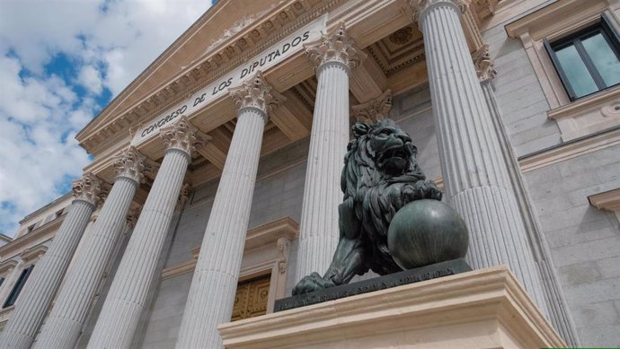 Archivo - Fachada del Congreso de los Diputados, en Madrid (España).