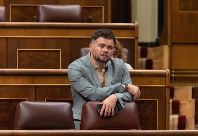 El portavoz de ERC en el Congreso, Gabriel Rufián, durante una sesión de control al Gobierno, en el Congreso de los Diputados, a 26 de junio de 2024, en Madrid (España).  