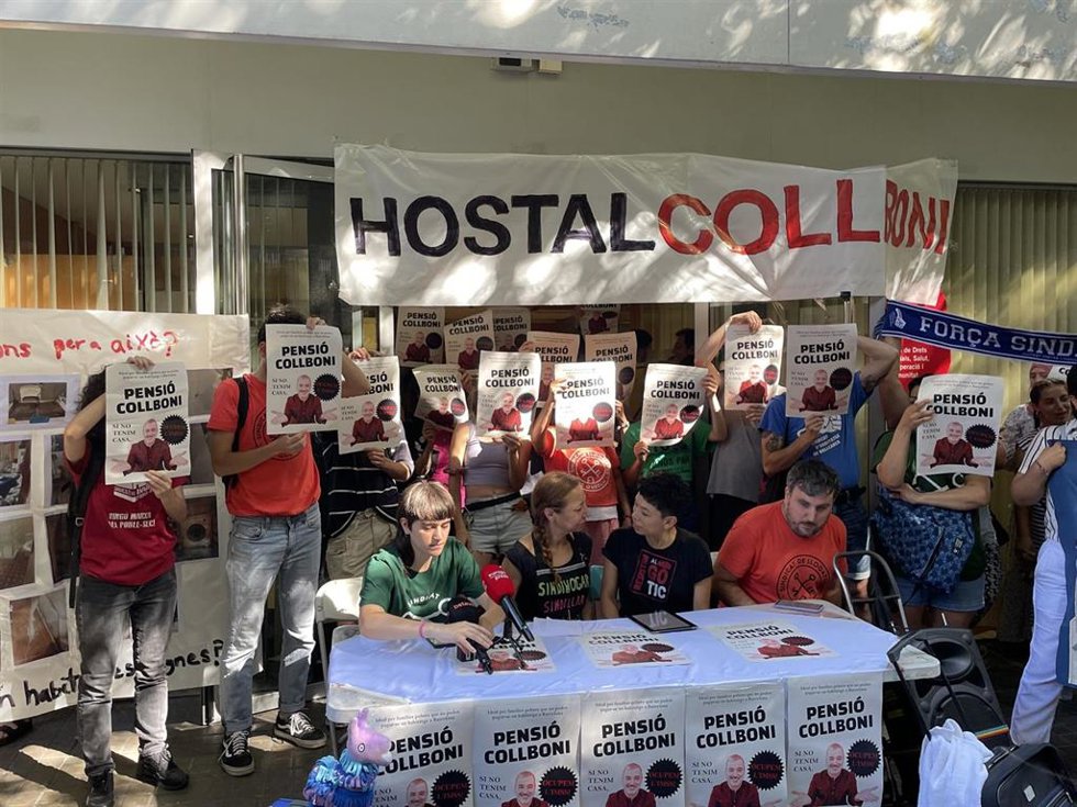 Rueda de prensa de sindicatos de vivienda y colectivos sociales este martes en Barcelona.